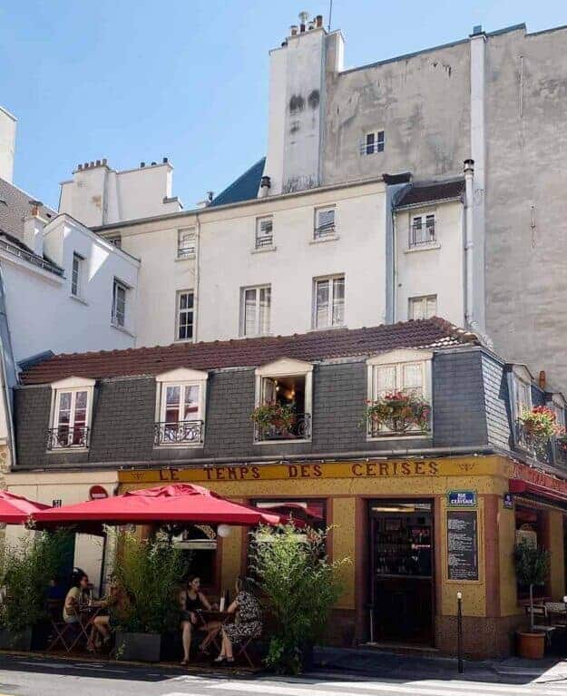 outside picture of le temps des ceries bistro in paris