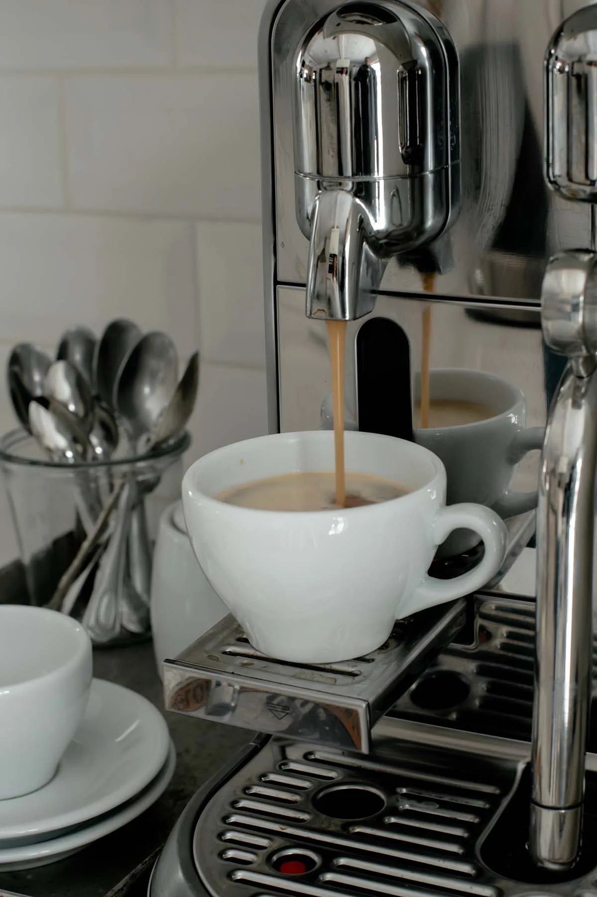 espresso perfect pour to fill line in espresso cup