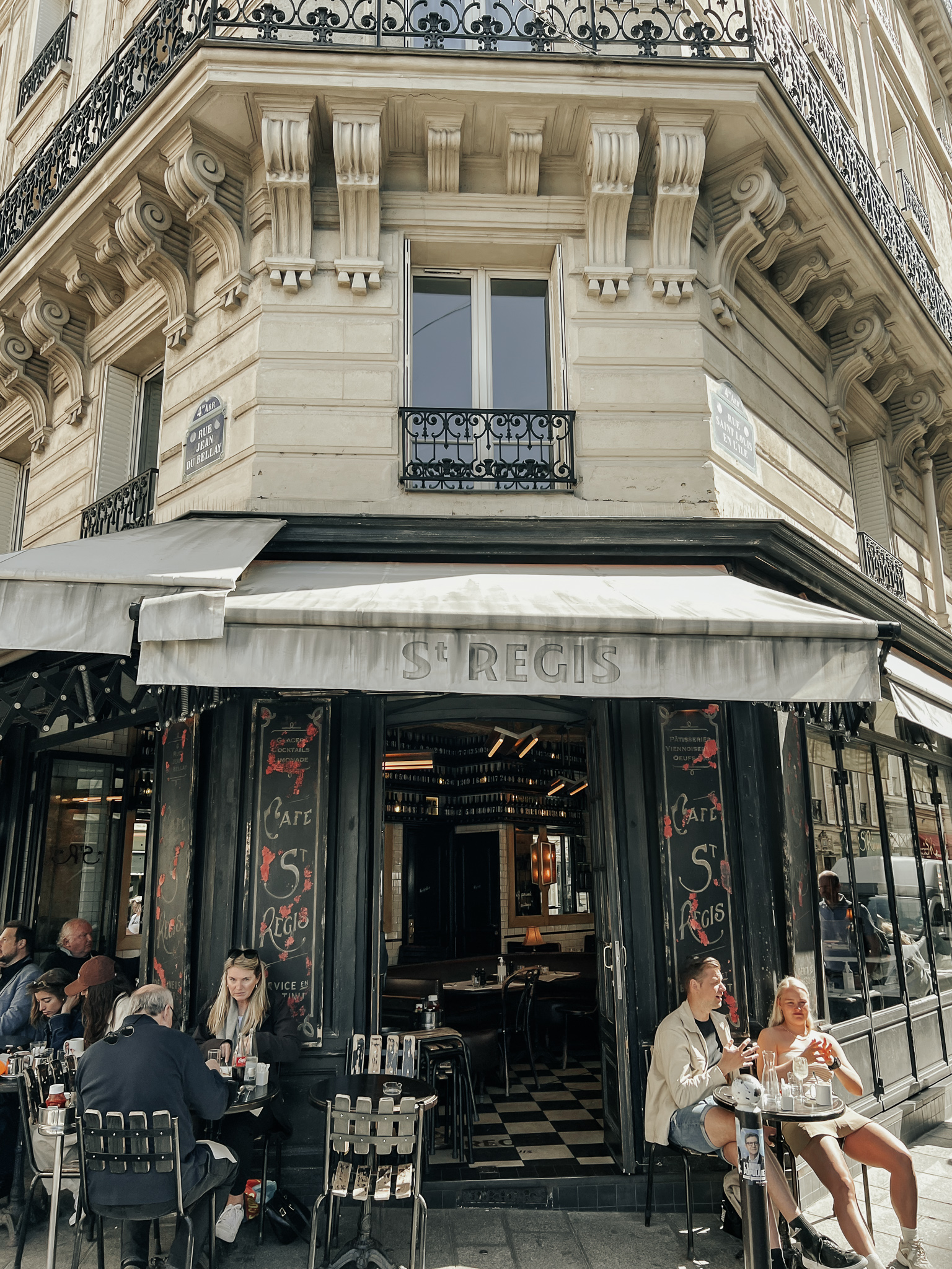 Saint Regis Cafe in Paris 