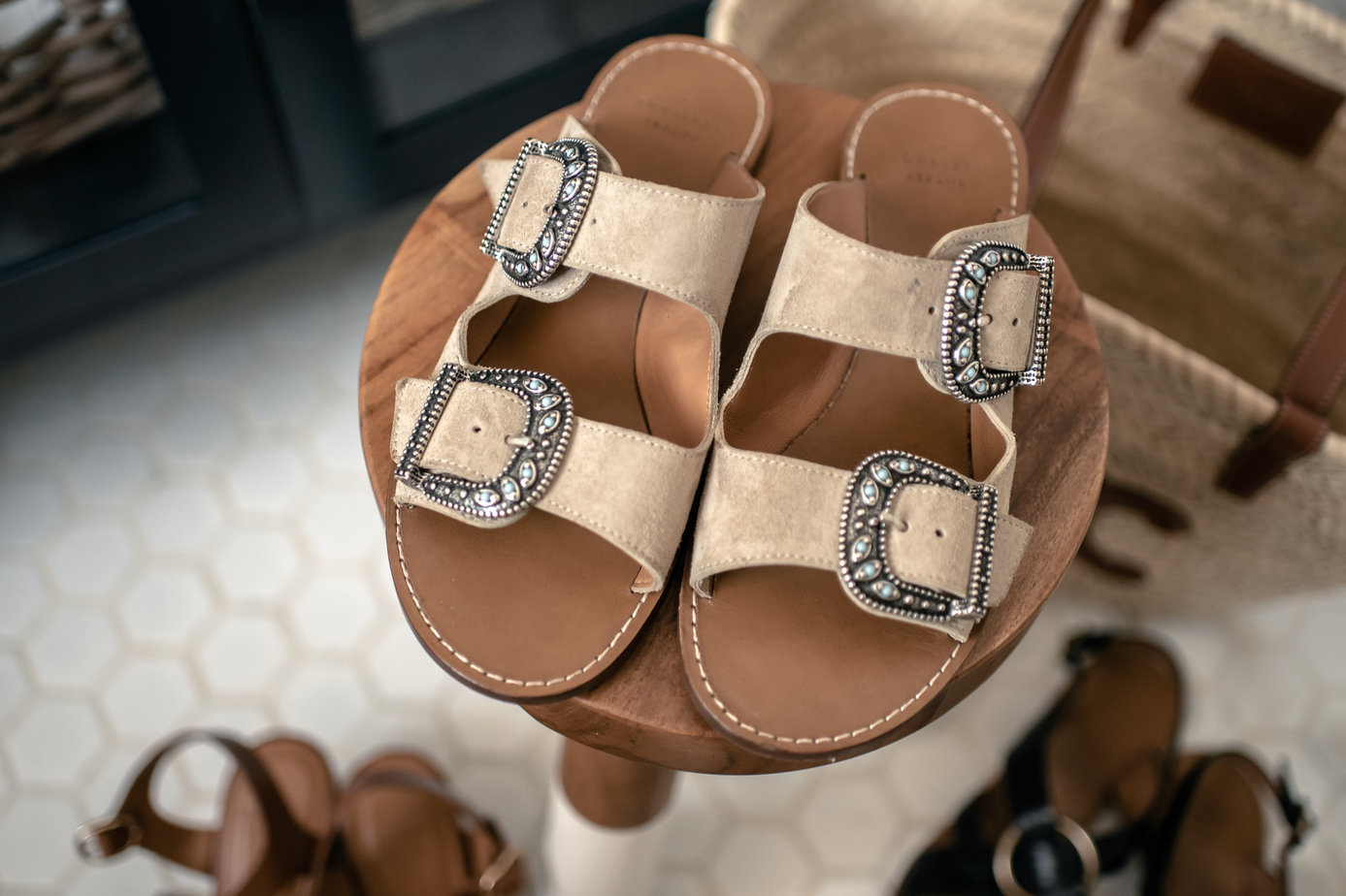 SĆØzane Mules SĆØzane Mule Sitting On The Floor