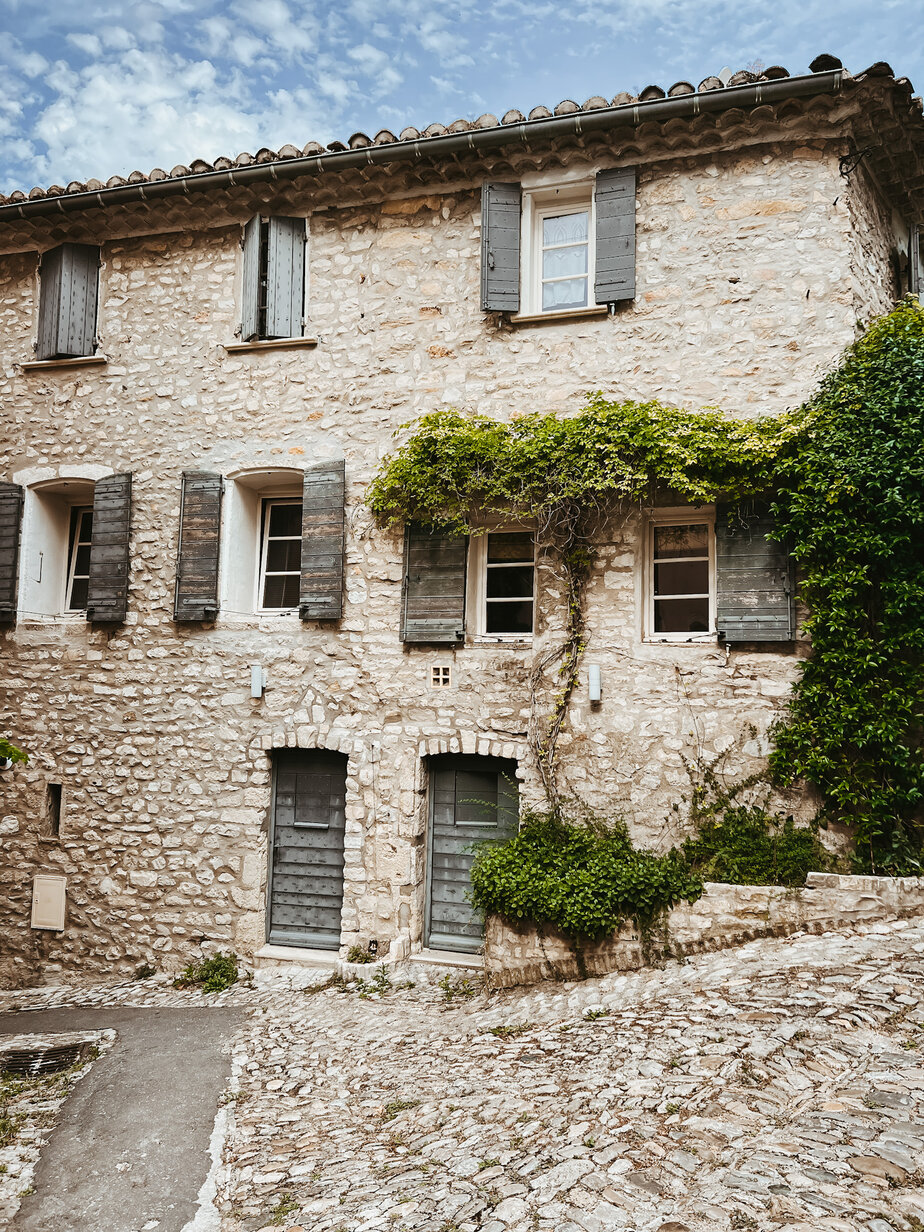 Provence Structures Structures in Provence