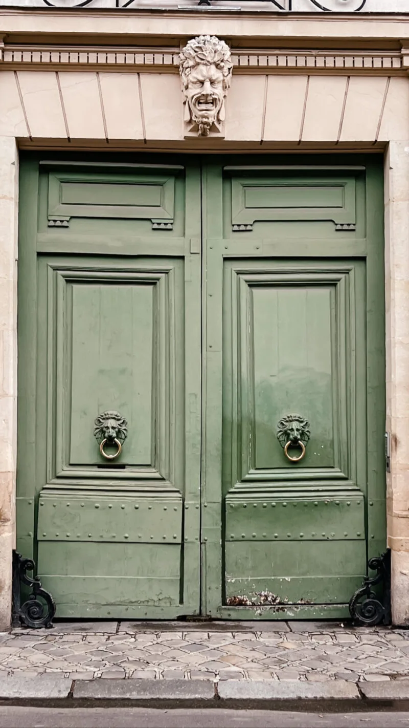 Green doors in Paris