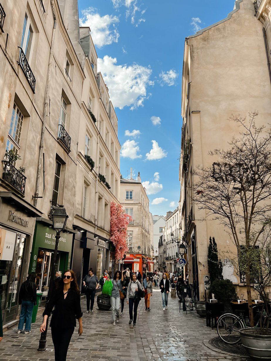 cobblestone streets of Marais