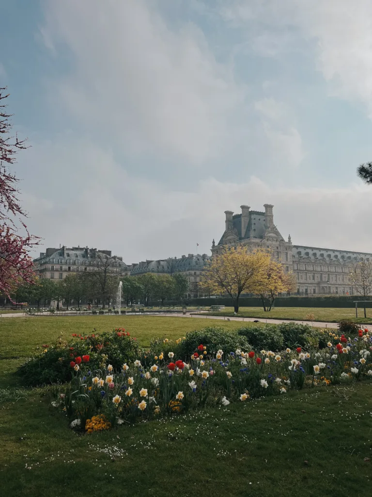 Pieces to pack for Paris in April to stay classic and chic looking.