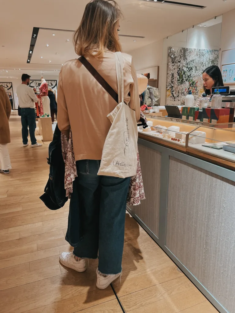 what jeans Parisians are wearing