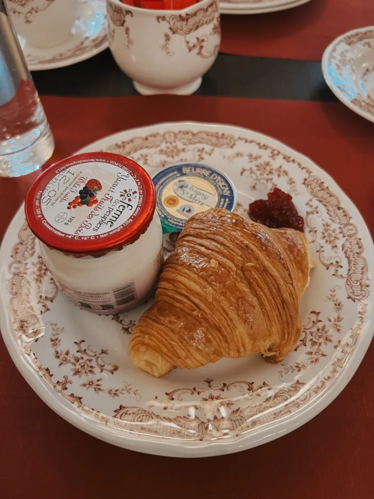 Croissant with yogurt and butter Croissant with yogurt and butter | What Do French People Eat