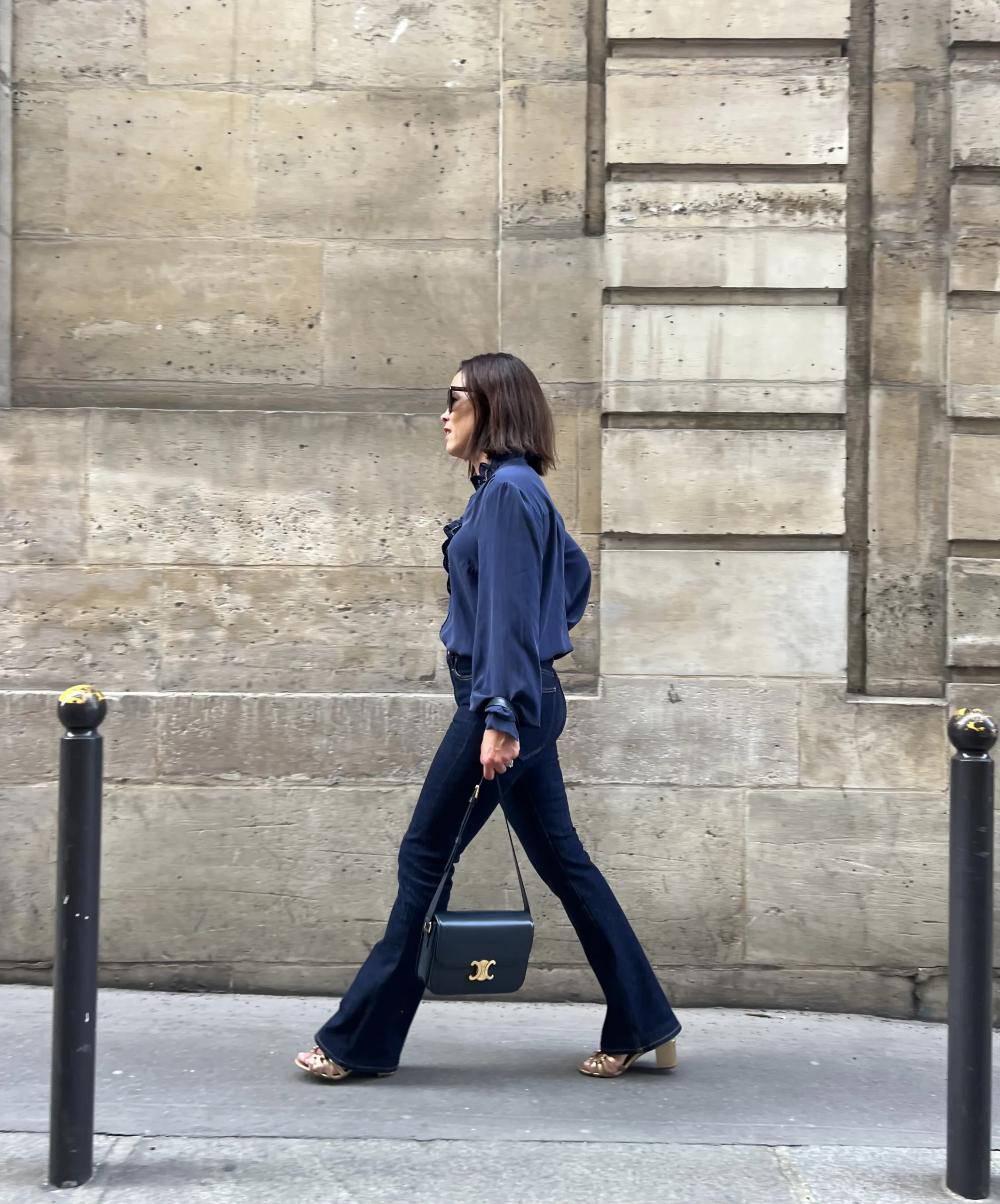 Jeans to wear in Paris to look classic, timeless, and like a local. Straight leg, flare, and wide leg.