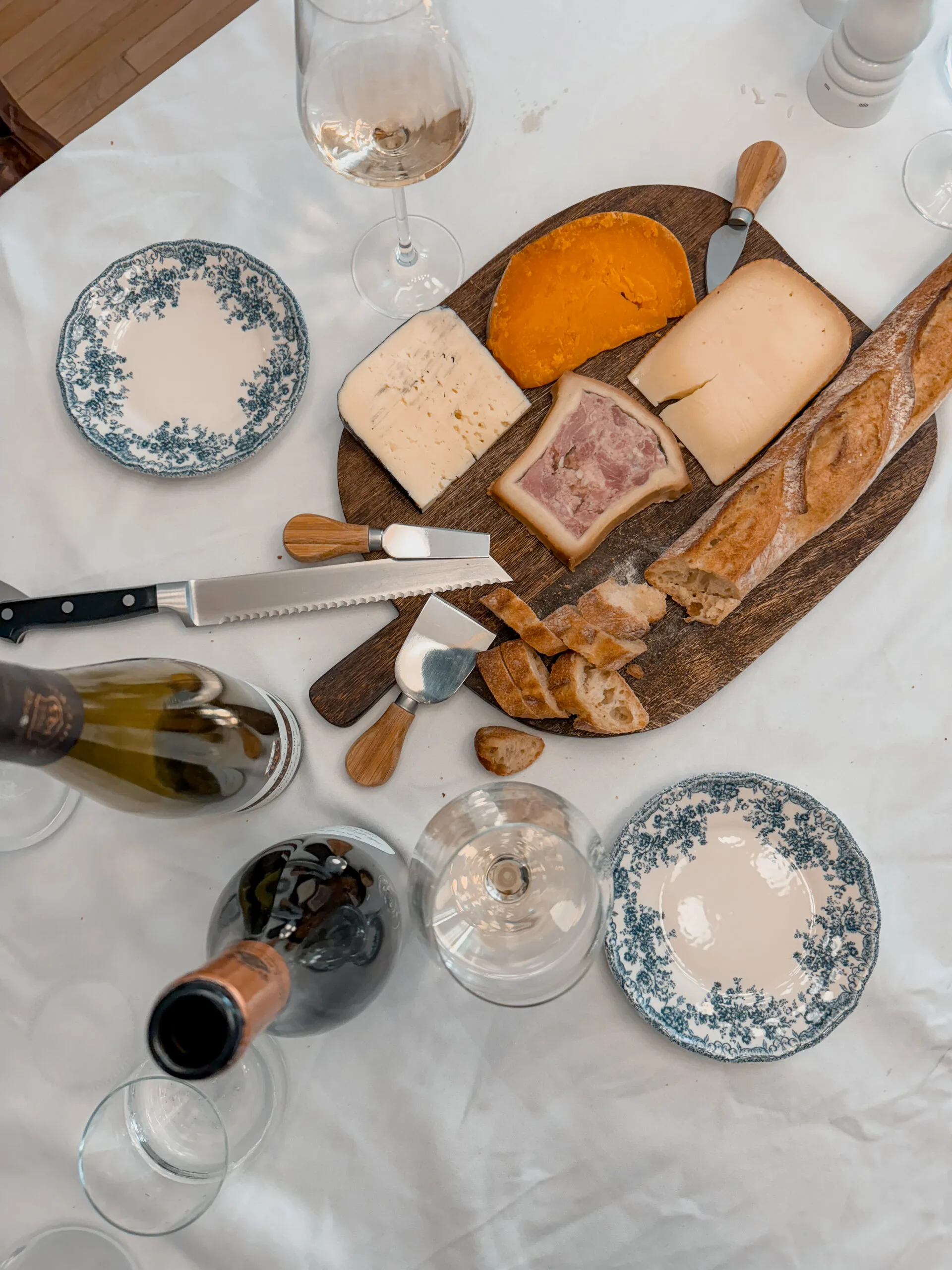 CHEESE PLATTER ON A TABLE.