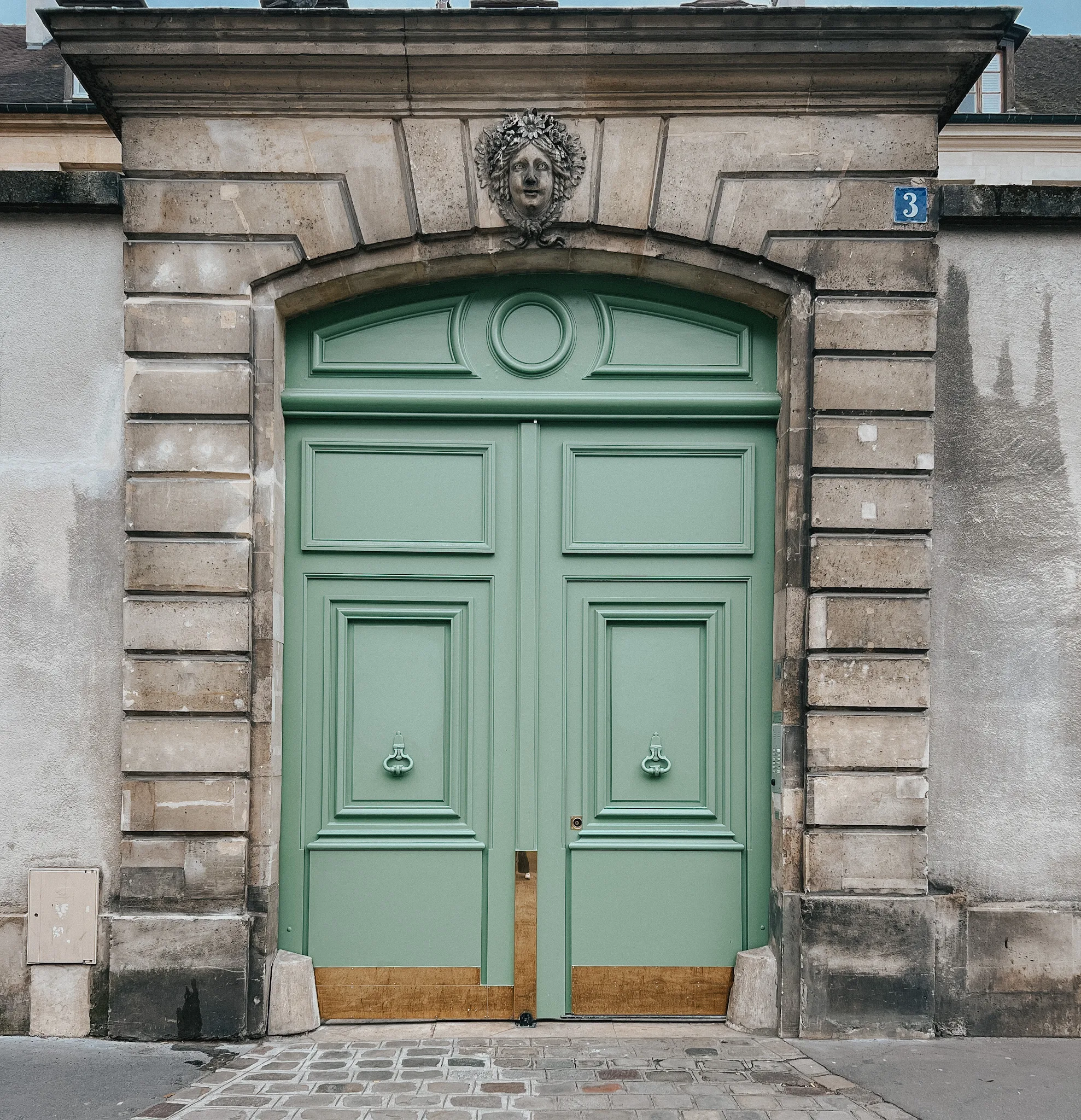 Picture of green doors in Paris.