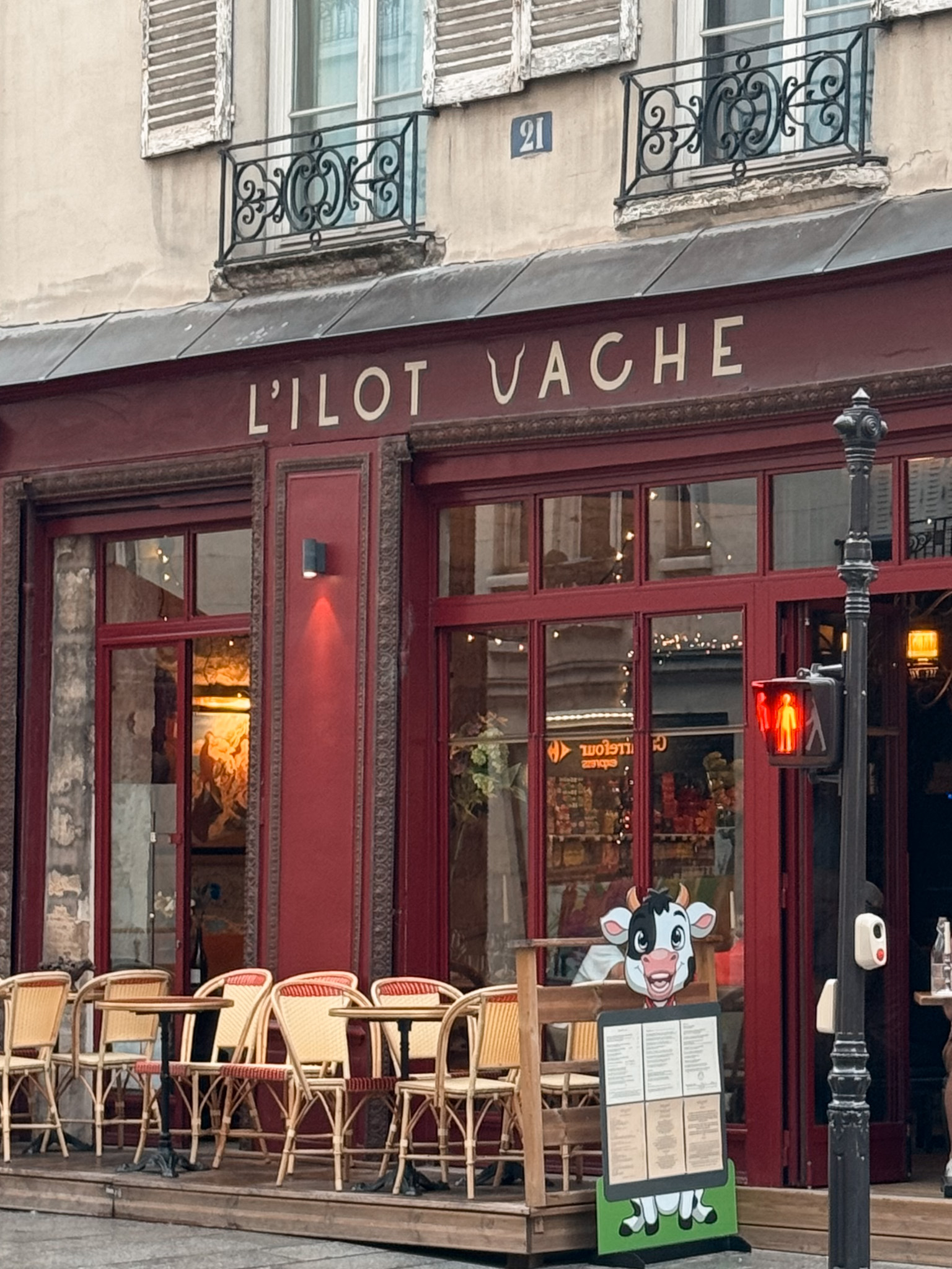 Exterior of L'ilot Vaughe restaurant in paris.